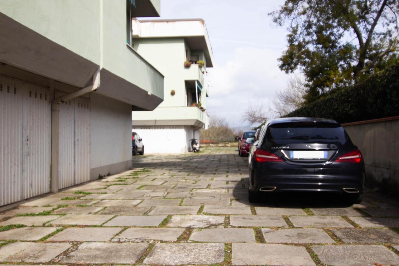1Km Dalla Torre Appart. Con Balcone E Posto Auto Πίζα Εξωτερικό φωτογραφία